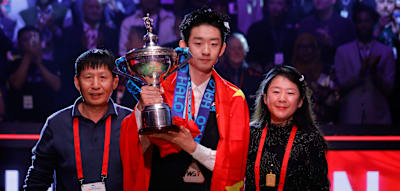 Nach dem Final-Drama r&uuml;hrt der junge Weltmeister seine Mutter zu Tr&auml;nen