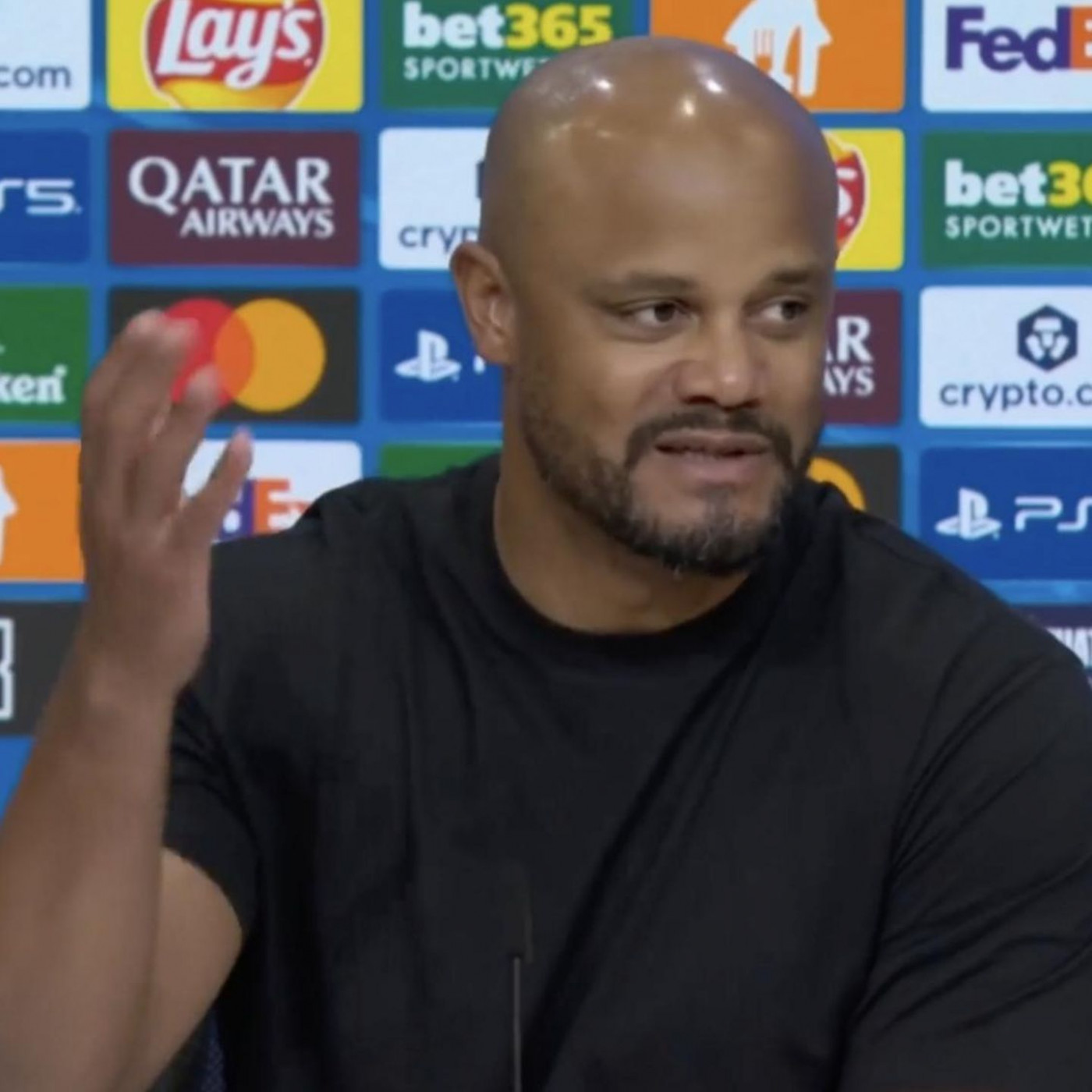 Kompany &uuml;ber strittige Szene: &bdquo;Haben Sie andere Bilder gesehen?&ldquo;