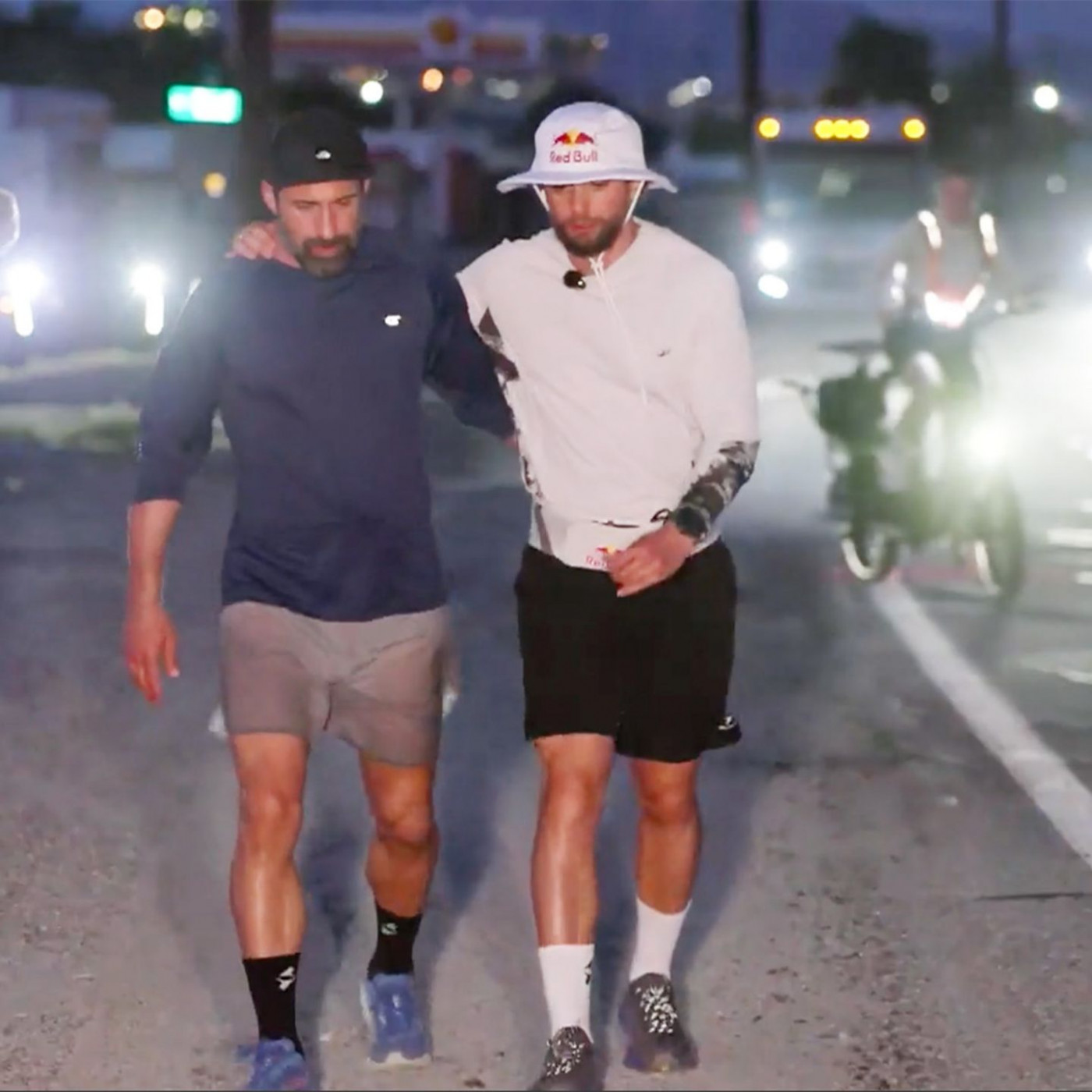 Arda Saat&ccedil;i beendet Extrem-W&uuml;stenlauf &ndash; Zielankunft im Video