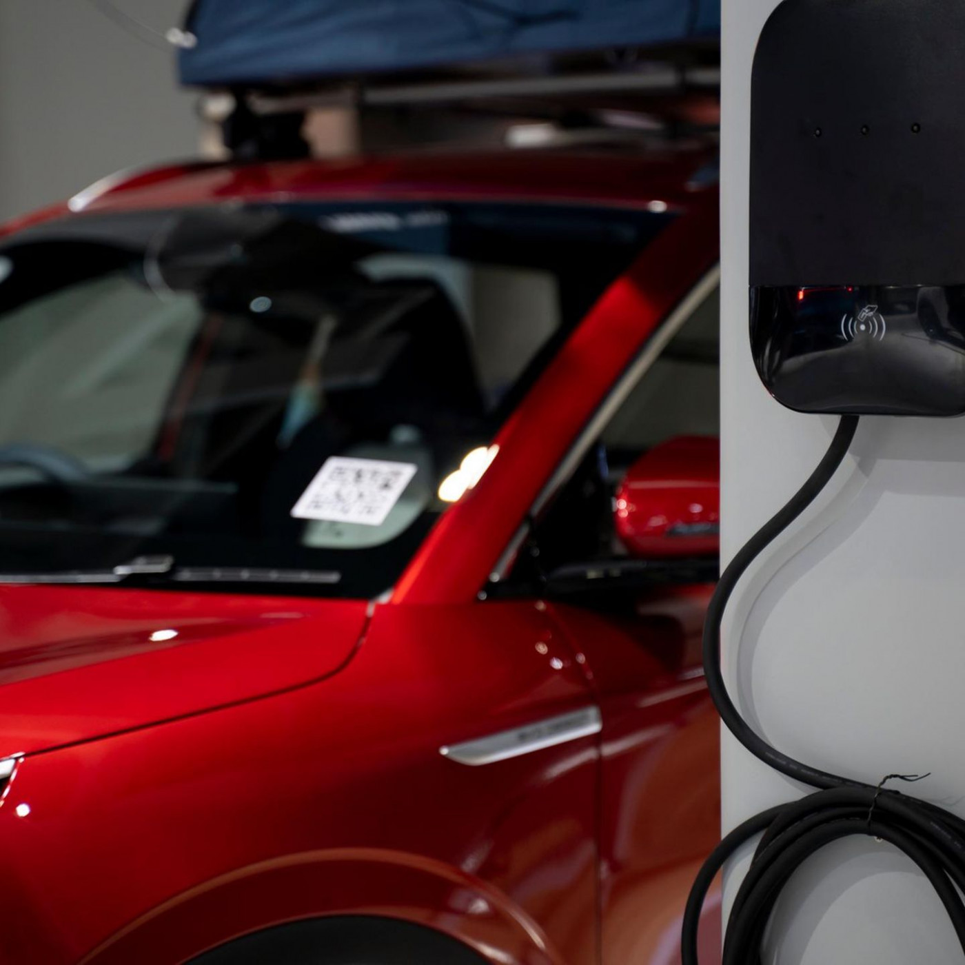 E-Auto g&uuml;nstiger laden: Worauf es bei der Wahl des Stromtarifs ankommt