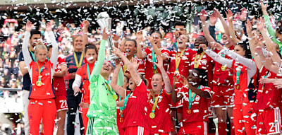 Ausgelassener Jubel bei den Bayern-Spielerinnen &ndash; Tr&auml;nen bei Alexandra Popp