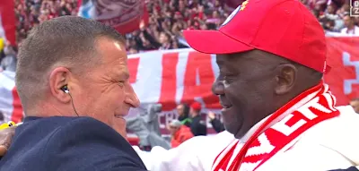 Kompanys Vater sorgt f&uuml;r den emotionalsten Moment der Meisterfeier