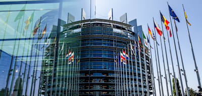 EU setzt umstrittenen Zolldeal mit USA um