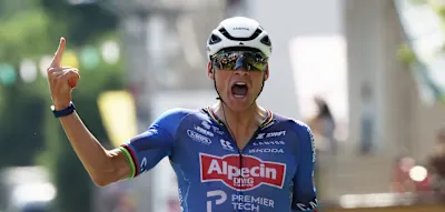 Ausrei&szlig;er Mathieu van der Poel gewinnt verk&uuml;rzte Hitze-Etappe bei 40 Grad