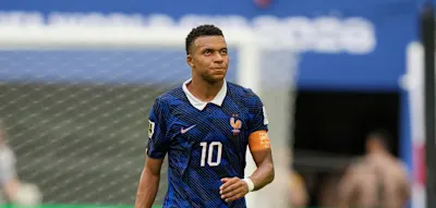 &bdquo;Wir k&ouml;nnen uns nicht einmal erlauben, menschlich zu sein&ldquo;, sagt Kylian Mbapp&eacute;