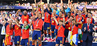 Weltmeister-Foto &ndash; Trump bleibt einfach auf der B&uuml;hne stehen