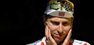 Vor dem Anstieg nach Alpe d&rsquo;Huez sorgt pl&ouml;tzlich ein Virus f&uuml;r Spannung
