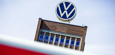 VW-Gewinn bricht im zweiten Quartal um ein Drittel ein