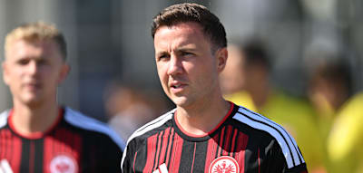 &bdquo;Um es klar zu sagen &ndash; Ich bin noch Fu&szlig;baller&ldquo;