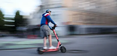 Unf&auml;lle mit E-Scootern treffen zwei Personengruppen besonders h&auml;ufig und schwer