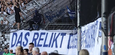 Unterbrechung wegen Banner &uuml;ber Fluchttor &ndash; Hertha siegt beim Auftakt in Bochum