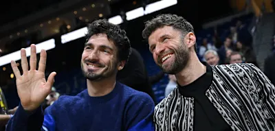 M&uuml;ller und Hummels steigen bei Erstligist ein