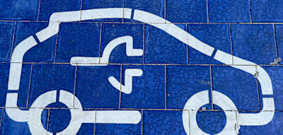 F&uuml;r die EU f&auml;hrt das E-Auto emissionsfrei &ndash; TU M&uuml;nchen nennt das &bdquo;substanzielle Fehlsteuerung&ldquo;