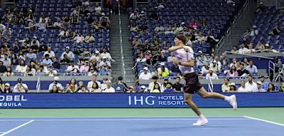 &bdquo;Verr&uuml;ckt&ldquo; &ndash; Hitzige Debatte &uuml;ber die lukrativen Nachtschichten der US Open