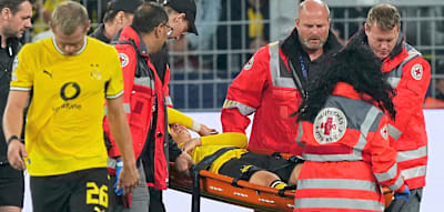&bdquo;Trage! Trage!&ldquo; fordert der BVB-Arzt &ndash; Karetsas wird unter Tr&auml;nen vom Platz gebracht