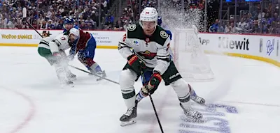 &bdquo;Das ganze Stadion war totenstill&ldquo; &ndash; Sorgen um deutschen NHL-Profi nach Pucktreffer am Kopf