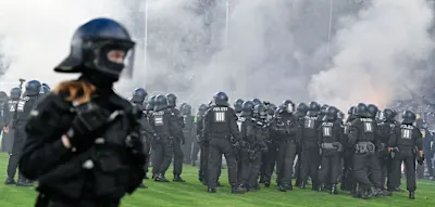 &bdquo;Pferde auf dem Platz, alles war geil&ldquo; &ndash; das seltsame Urteil des St&uuml;rmers zum Skandal-Spiel