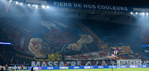 Kettens&auml;ge in der Kurve &ndash; Barcelona fordert Nachspiel f&uuml;r blutiges Massaker-Banner