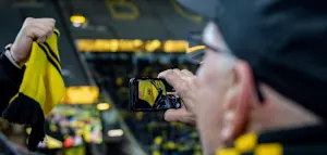 &bdquo;Von Selfies und Social Media genervt&ldquo;&nbsp;&ndash; so will der BVB seine Fans vom Handy loseisen